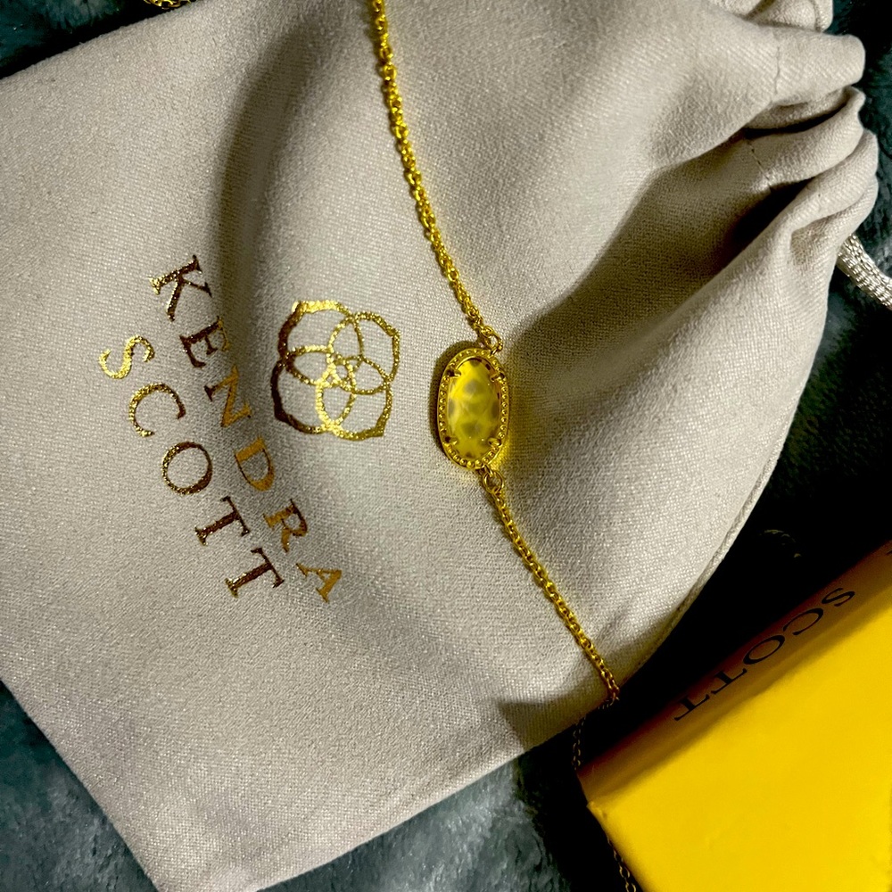 brand new kendra scott, never worn.